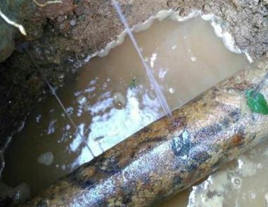 大化楼顶渗水维修公司分享下地暖漏水的原因及检测方法。